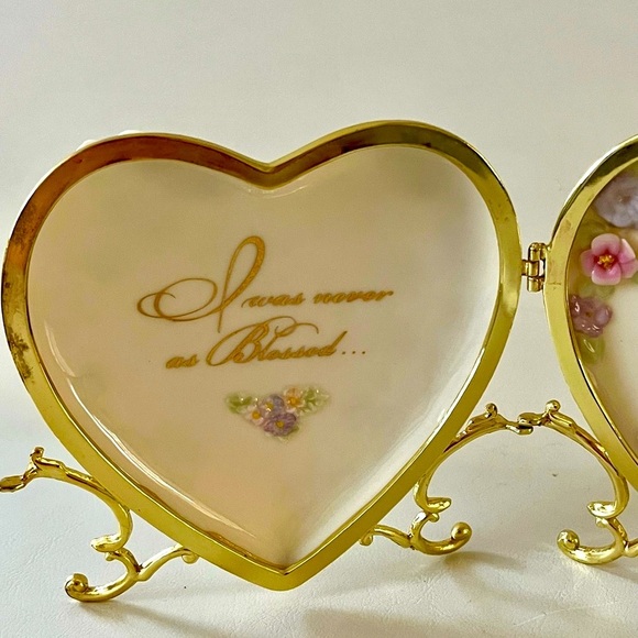 Floral Heart-Shaped Jewelry Box with Gold Accents - Picture 9 of 12